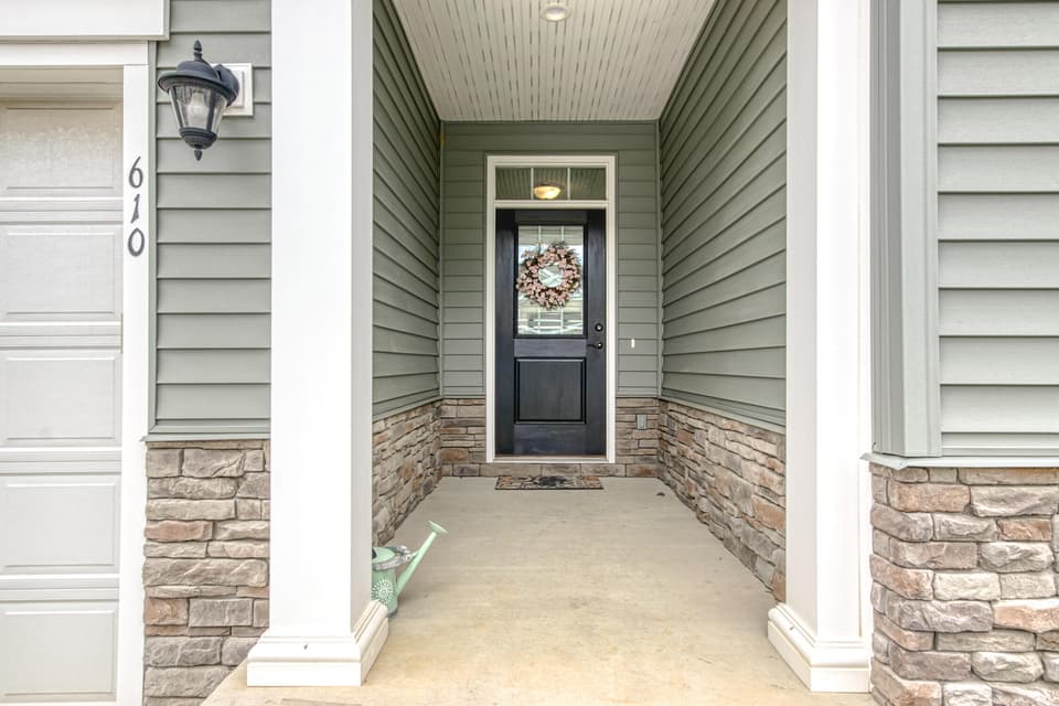 610 Dewdrop Lane, photo 4 of 39
