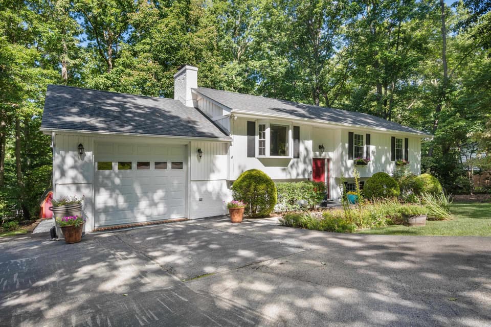 405 Tomahawk Drive, photo 4 of 40