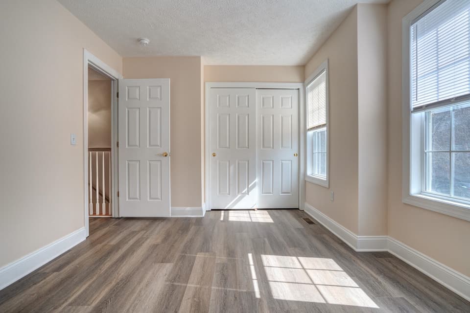 825 Oaktree Boulevard, photo 25 of 32