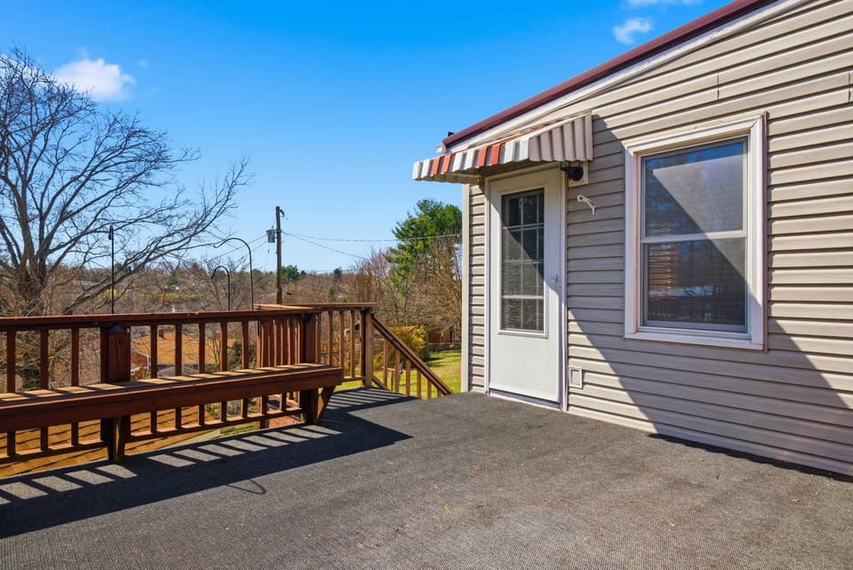 205 Roundhill Drive, photo 12 of 40