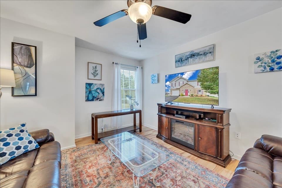 445 Chelsea Loop, photo 10 of 40