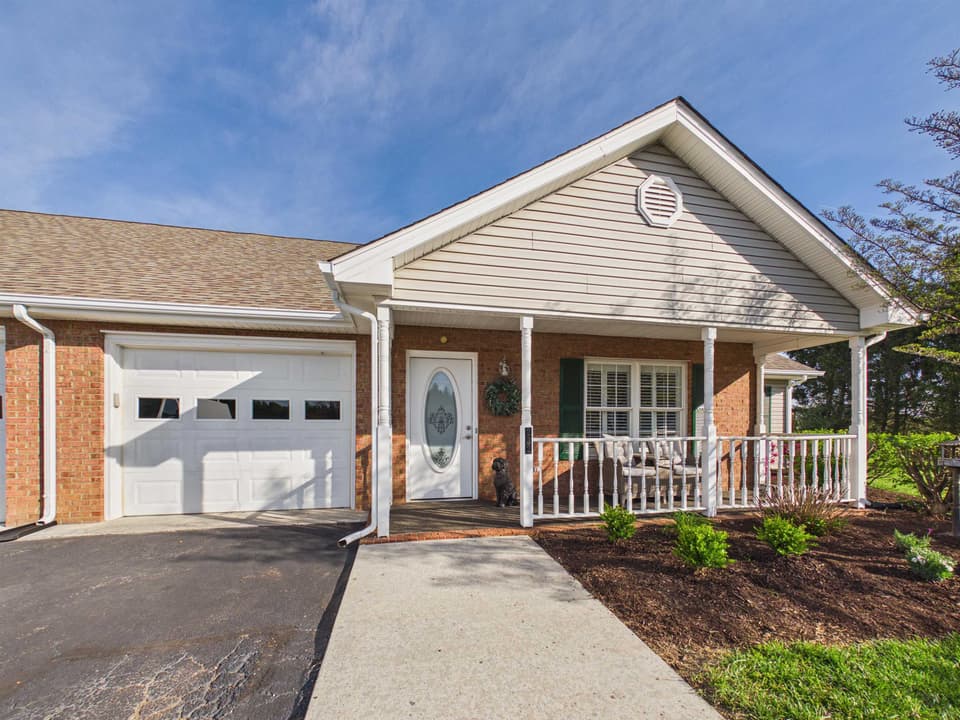 232 Wheatland Court NE, photo 6 of 38