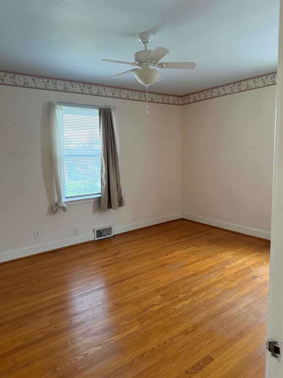 680 Mountainview Drive, photo 17 of 24