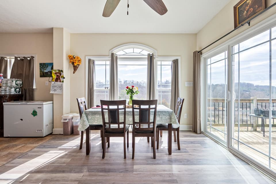 285 Easy Street, photo 13 of 40