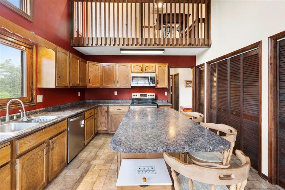 285 Briarwood Drive SW, photo 16 of 40