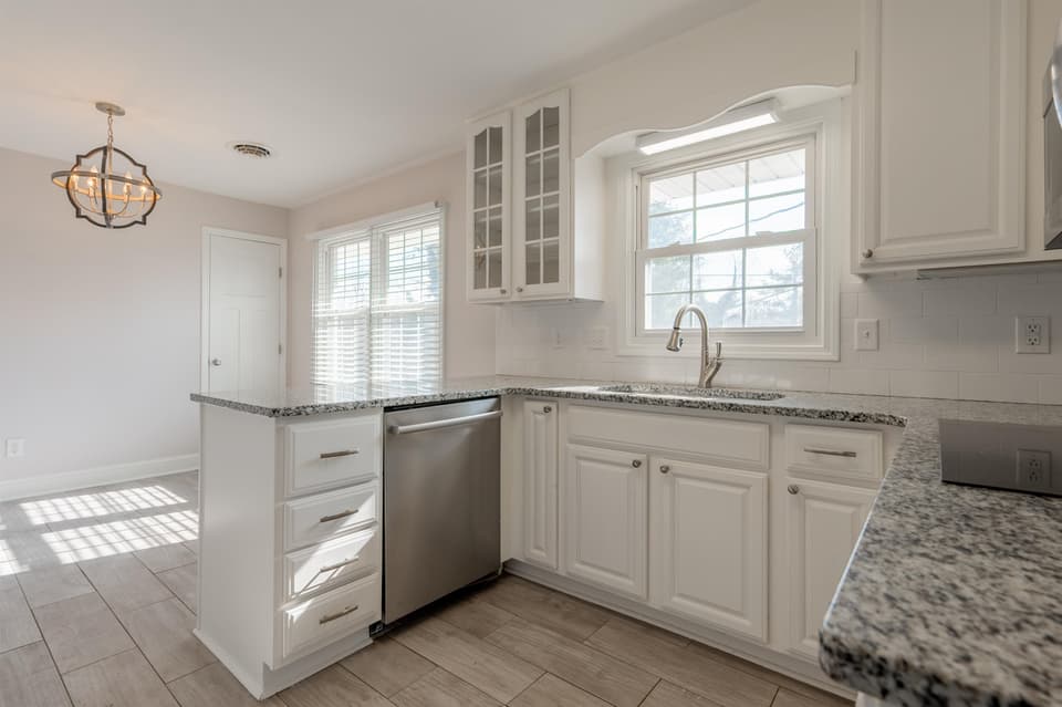 230 Montgomery Street NE, photo 19 of 40