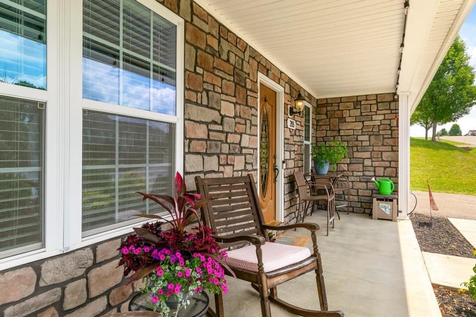 205 Robin Hood Drive, photo 6 of 40