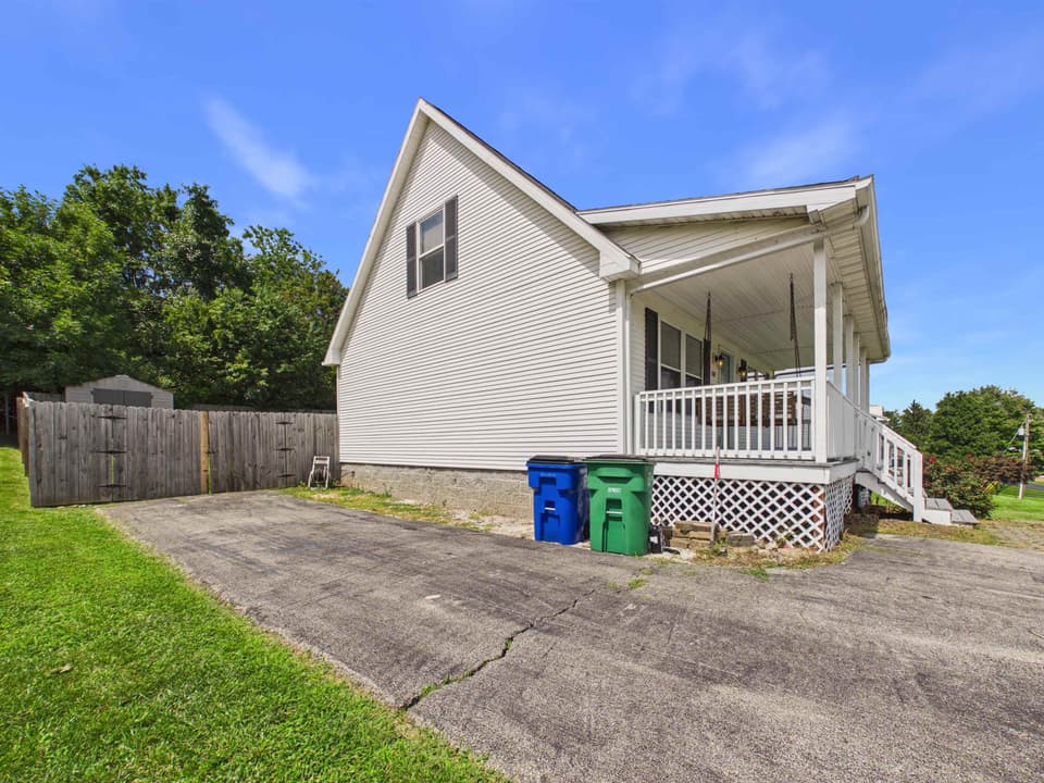 100 Cullen Court, photo 4 of 40