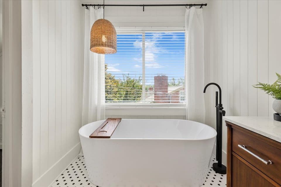 612 E Main Street, photo 35 of 40