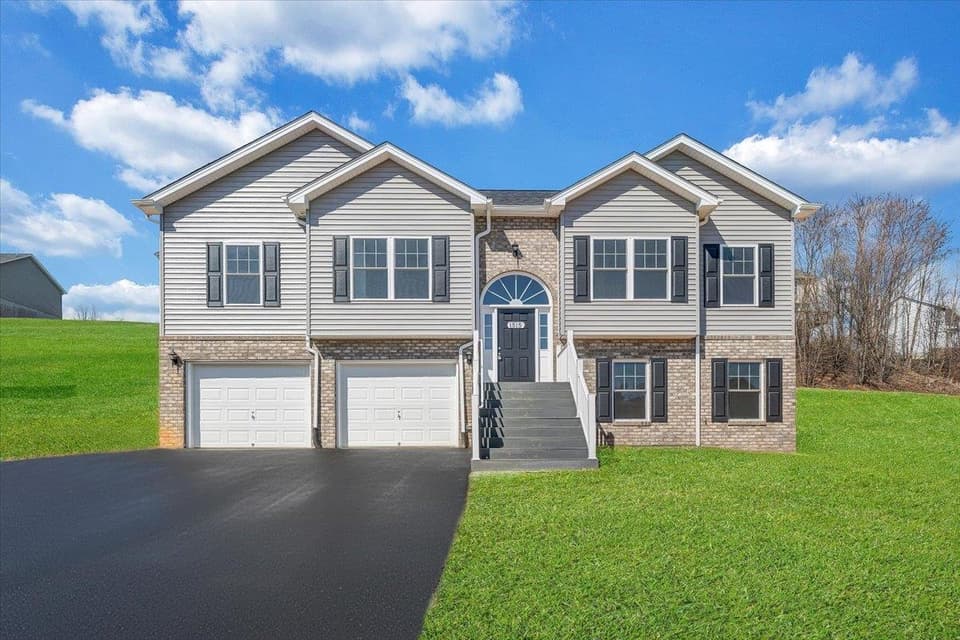 1515 Kensington Way, Christiansburg, VA