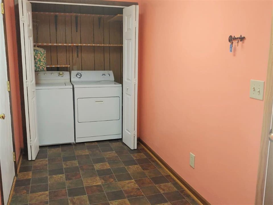 4585 Roanoke St, photo 14 of 40