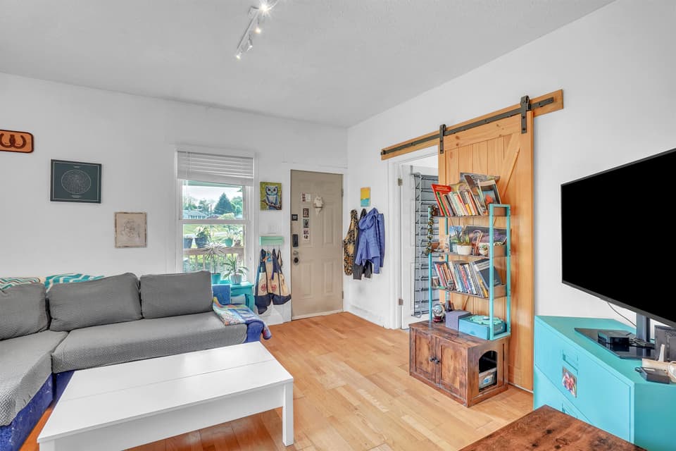 513 Craig Street, photo 10 of 32
