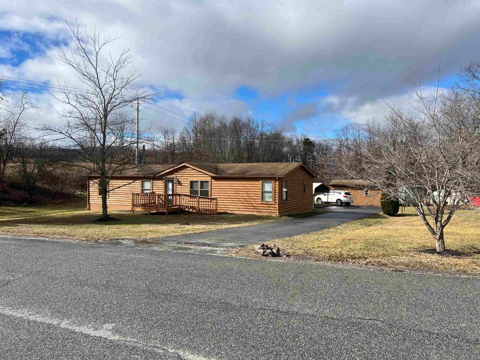 215 Jones Street, photo 2 of 23
