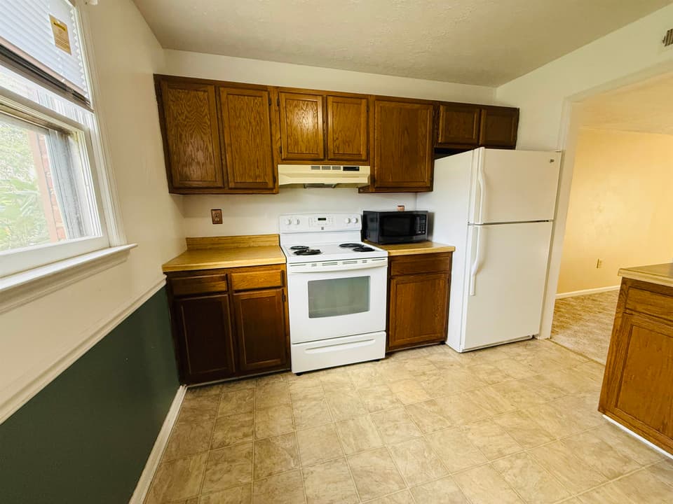 610 Cambria Street NW, photo 6 of 33