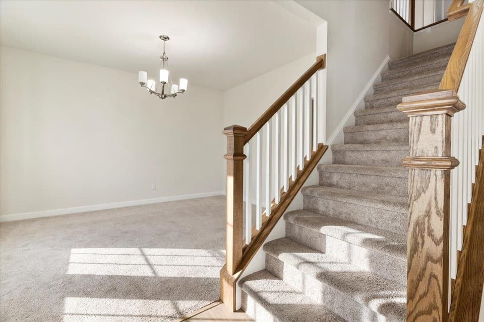 820 Jefferson Circle, photo 10 of 40