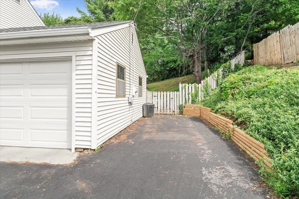 435 Mulberry Drive, photo 6 of 36