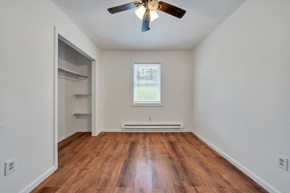 935 NE Depot Street NE, photo 12 of 26