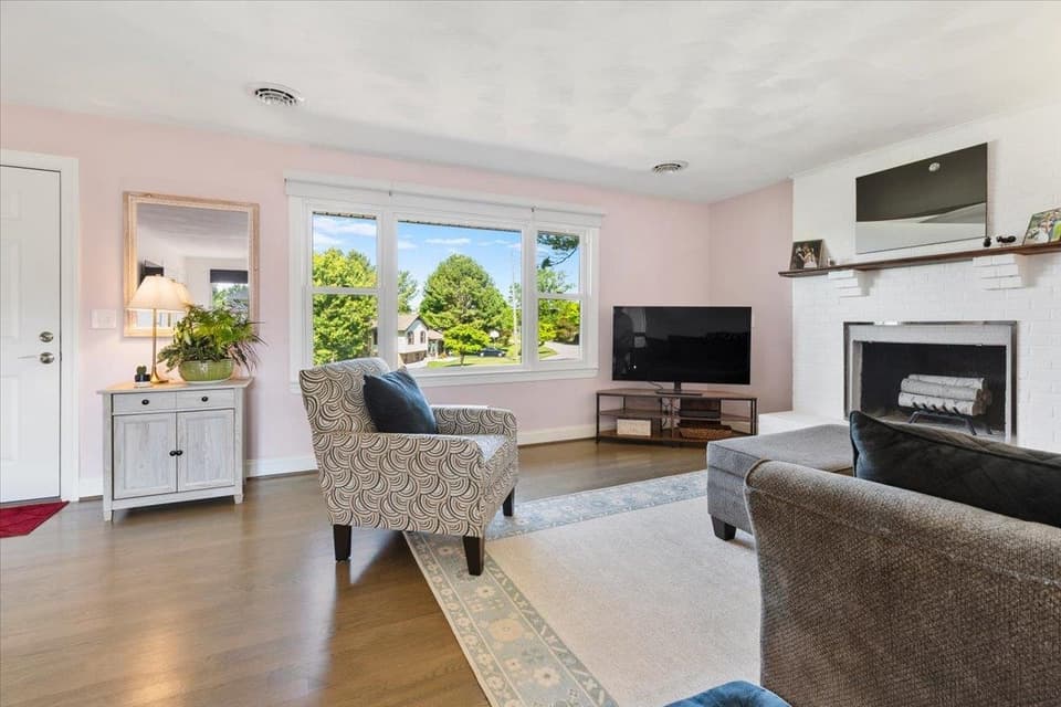 180 Henley Drive, photo 18 of 40