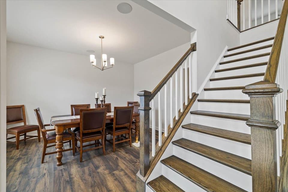 870 Jefferson Circle, photo 5 of 40