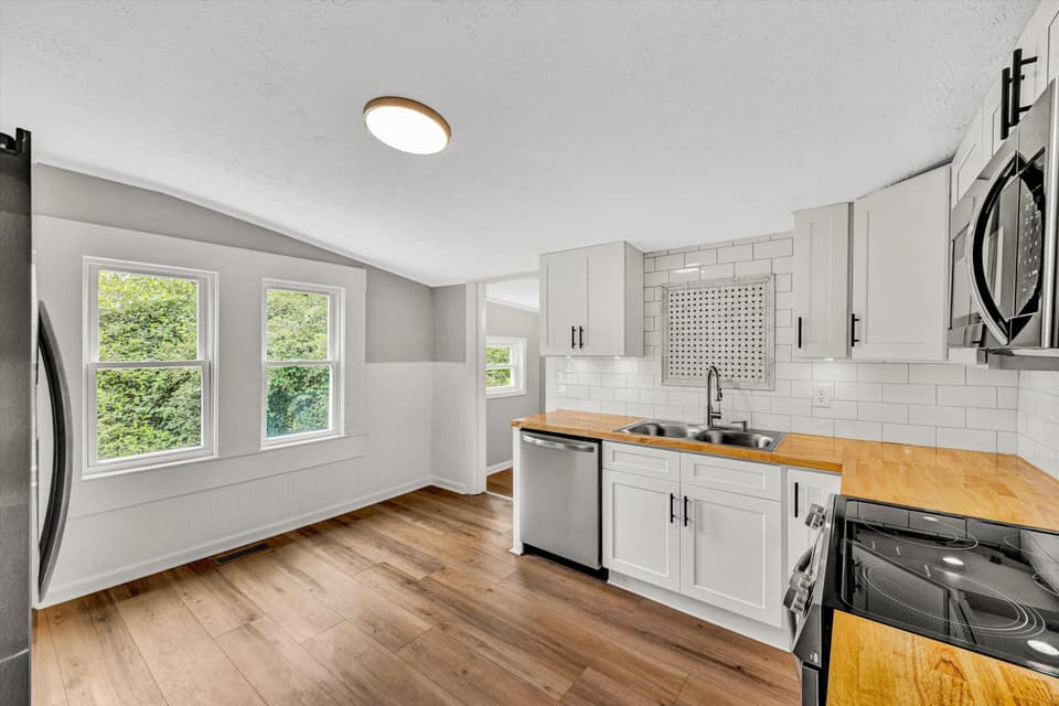 955 Church St NE, photo 13 of 33