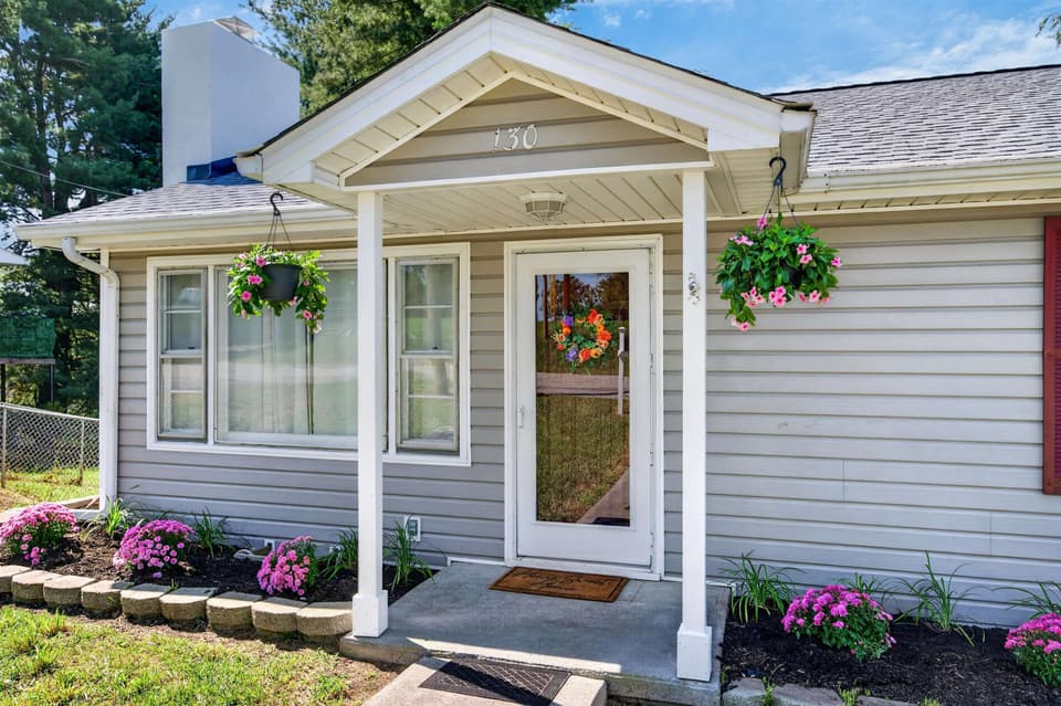 130 Pepper Street NE, photo 6 of 40