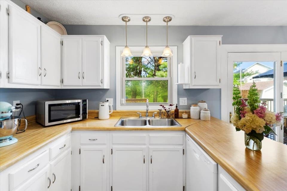 80 Henley Drive, photo 16 of 40