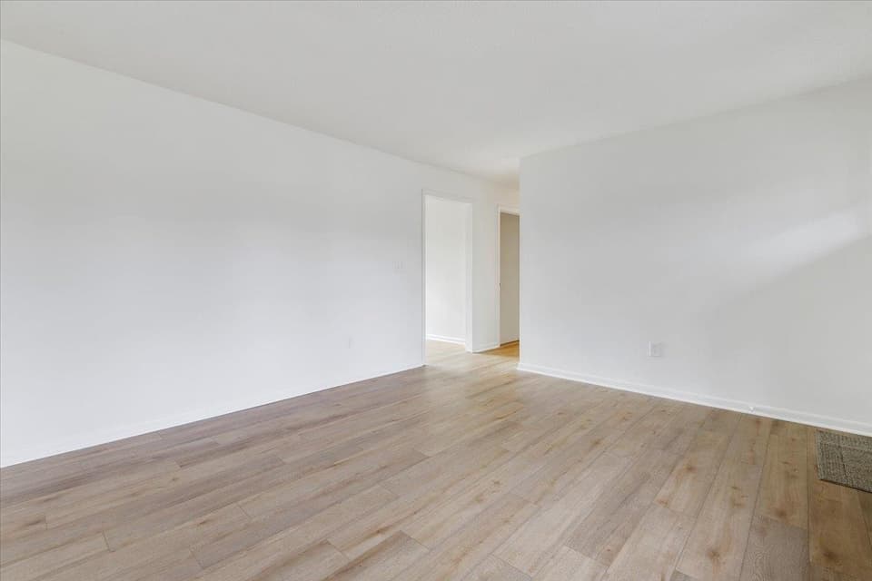 326 Rolling Hills Drive, photo 11 of 40