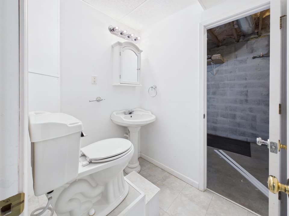100 Cullen Court, photo 38 of 40
