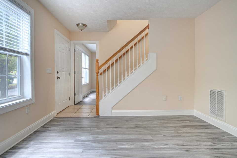 1025 Oaktree Boulevard, photo 17 of 33