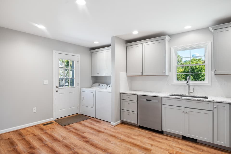 445 Rainbow Street, photo 8 of 31
