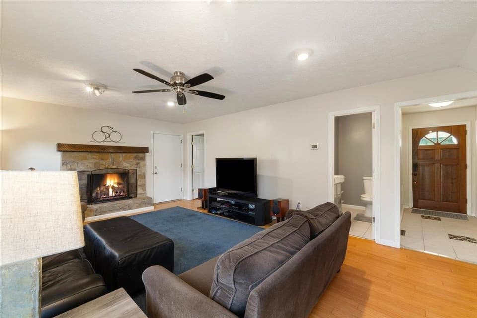 870 Cambria Street NW, photo 16 of 40