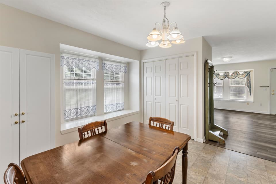 115 Darci Drive SE, photo 11 of 27