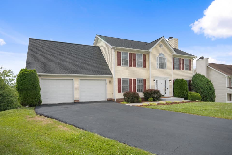 180 Sapphire Avenue, photo 6 of 40