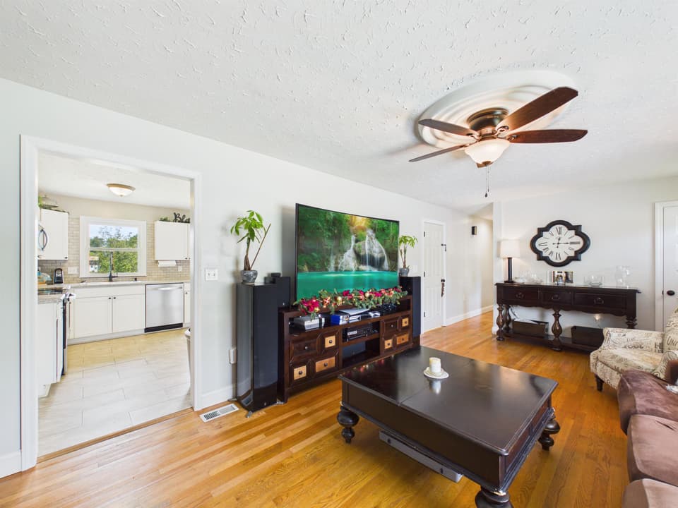 85 Wades Lane, photo 13 of 40