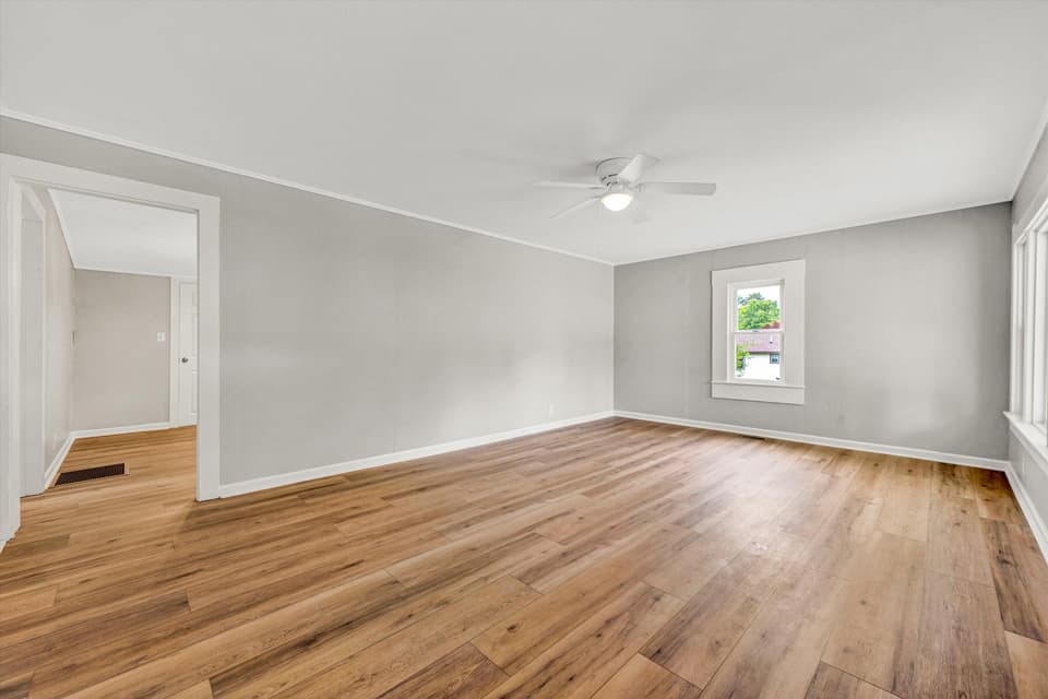 955 Church St NE, photo 7 of 33