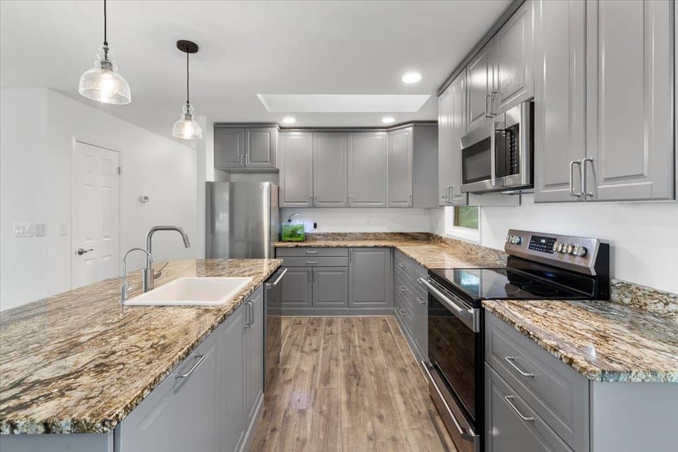 120 SE Howery Street, photo 10 of 40