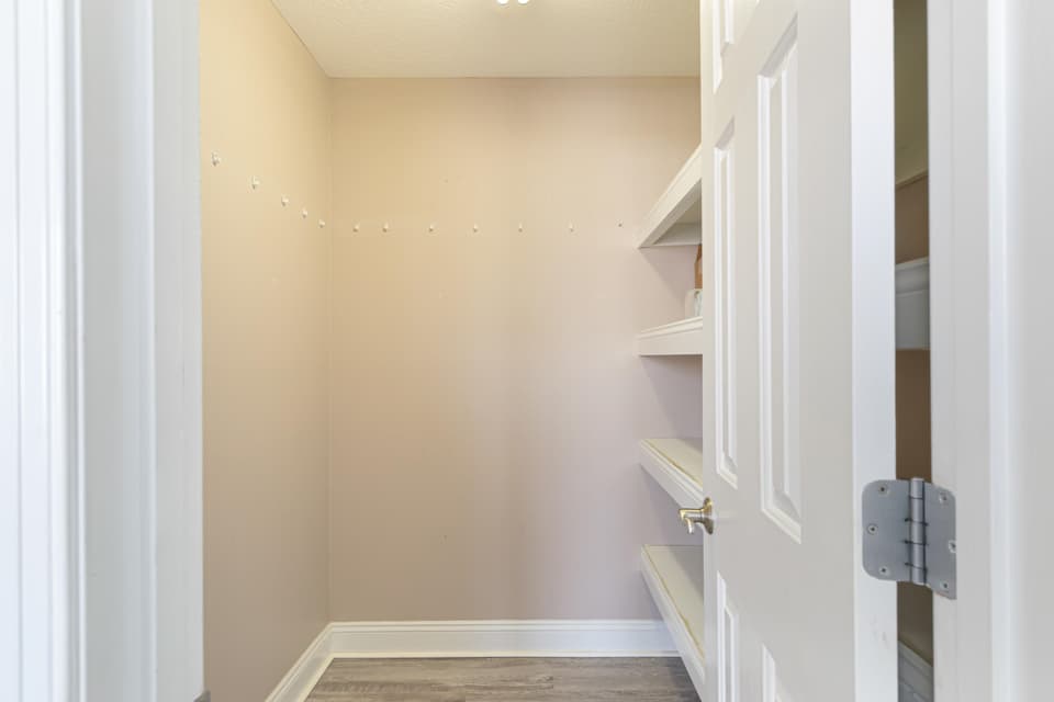 1730 Lions Drive, photo 20 of 40