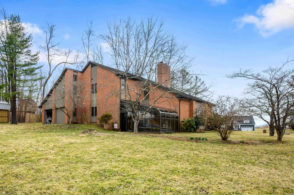 1138 Round Meadow Drive, photo 4 of 40