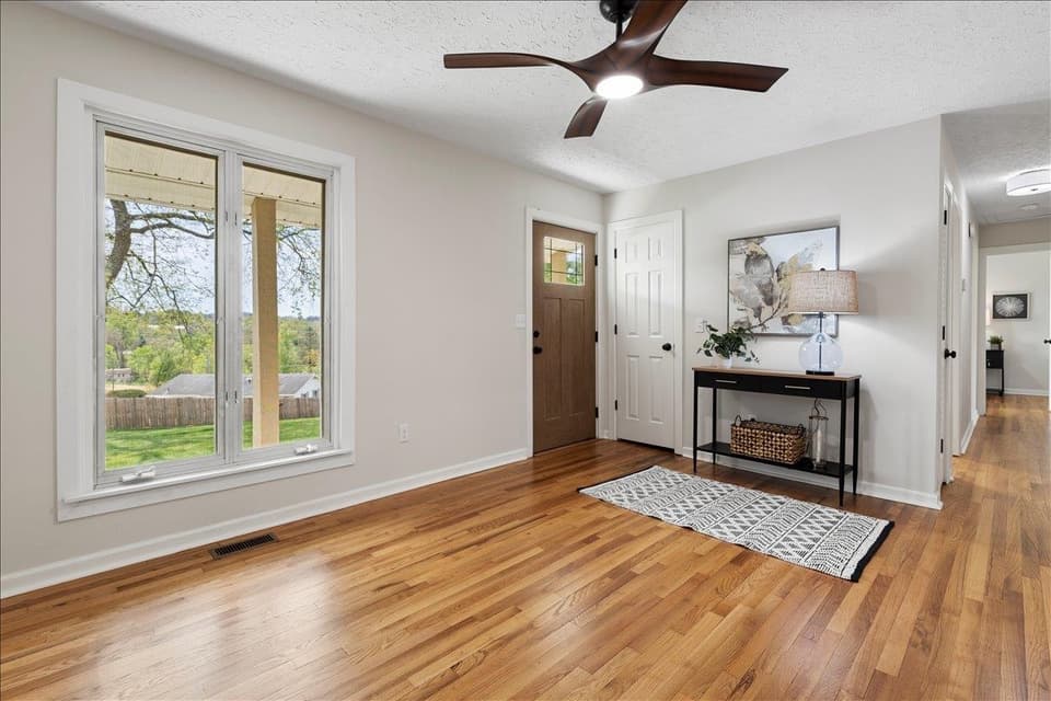 490 Sunnyside Lane NE, photo 4 of 39