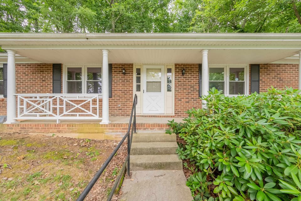 1245 Chestnut Drive, photo 4 of 40