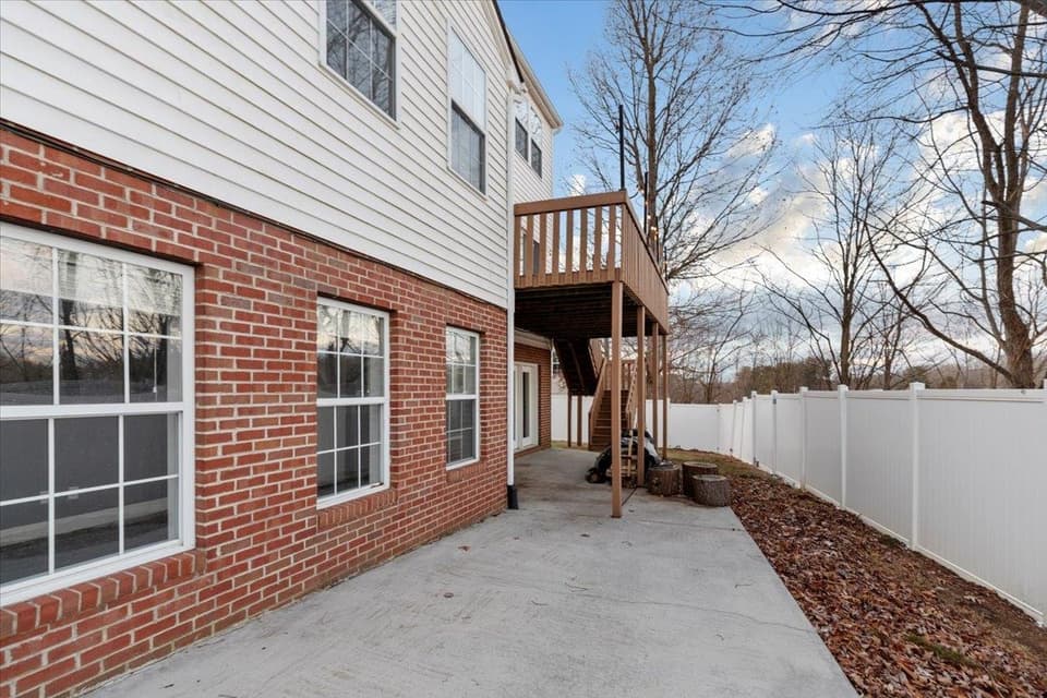 250 Barkwood Street, photo 8 of 40