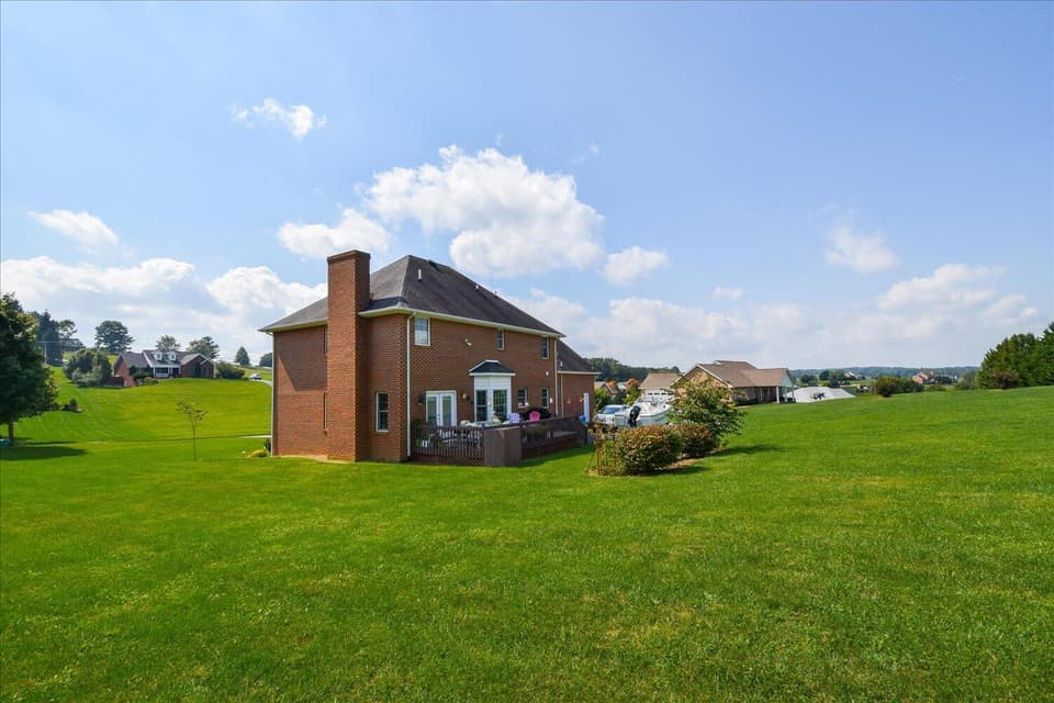 2070 Lake Vista Drive, photo 33 of 36