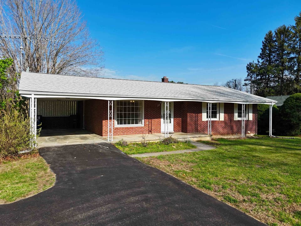 280 Cheverly Drive, photo 2 of 40