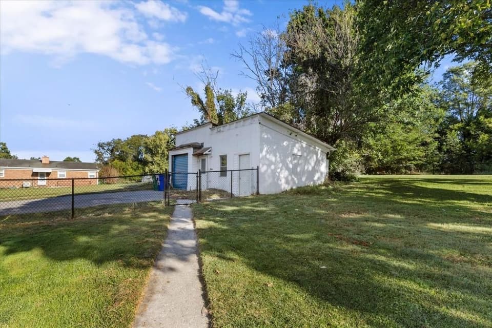 930 Forest Street, photo 27 of 36
