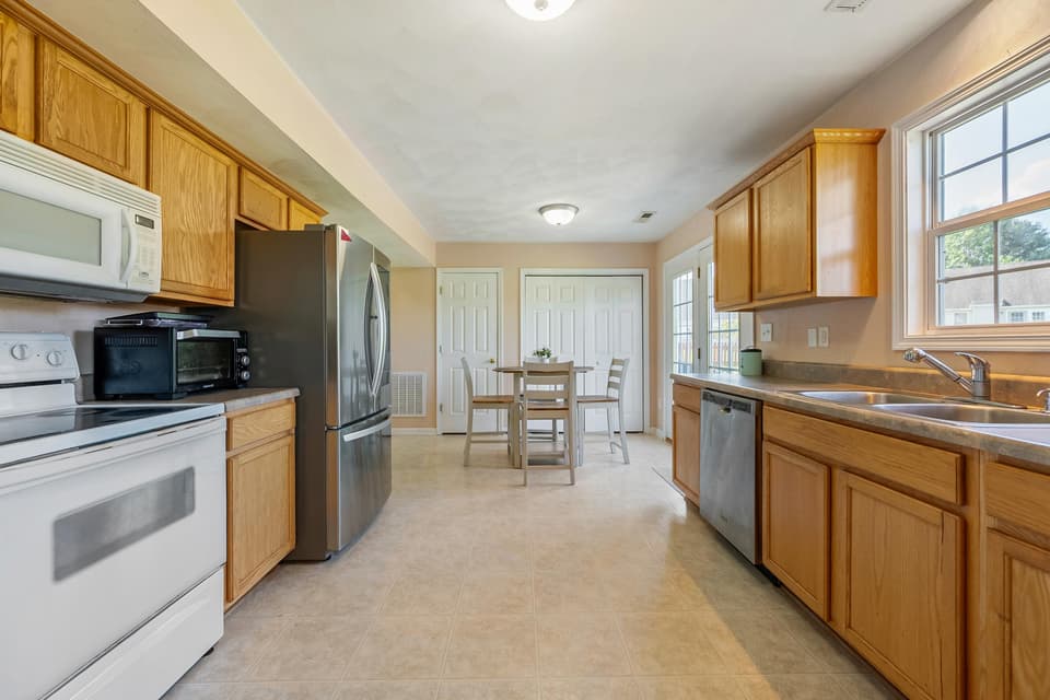 210 Berkshire Drive, photo 12 of 40