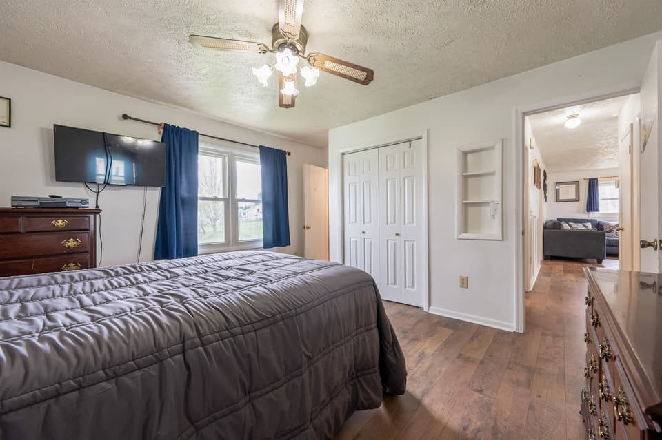 1380 Dow Street, photo 16 of 40