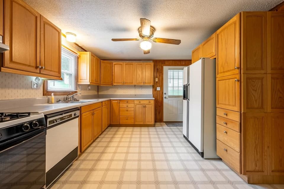 1045 Brown Street, photo 12 of 40