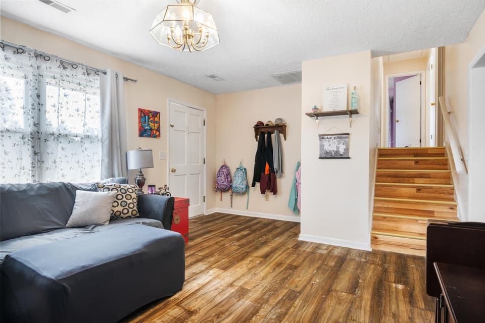 80 Meadow Drive, photo 10 of 40