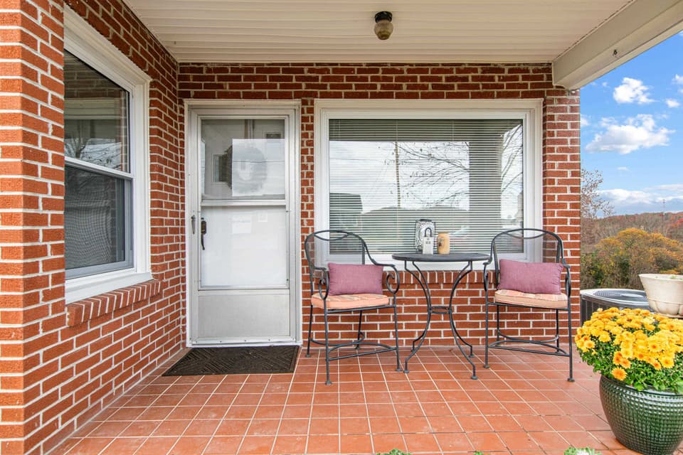 1595 Gallimore Street, photo 4 of 40
