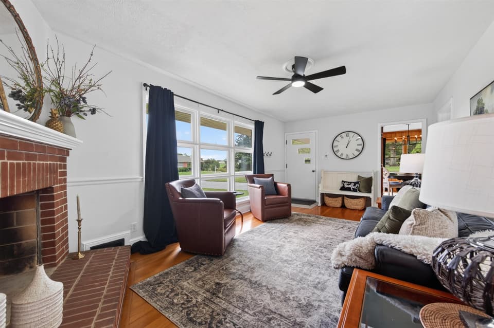 107 Roseland Drive, photo 11 of 40